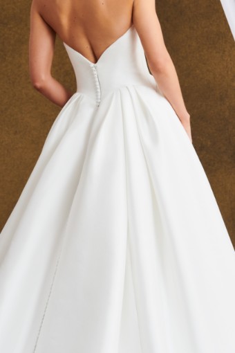 Kelly Faetanini Calista $3 thumbnail