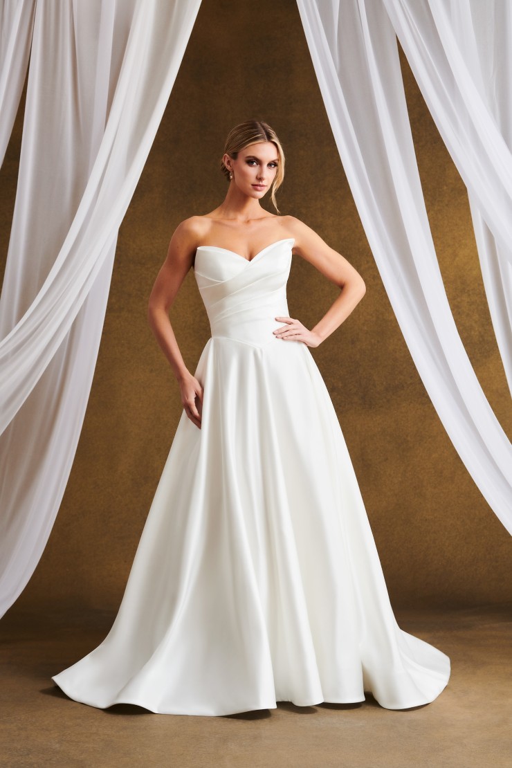 Kelly Faetanini Elysia #0 default picture