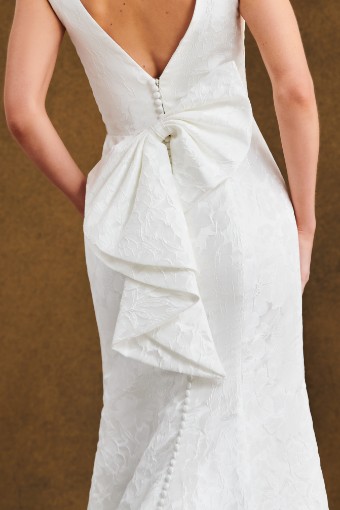 Kelly Faetanini Lyra-B $2 thumbnail